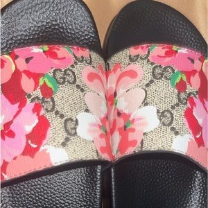 Gucci bloom slides